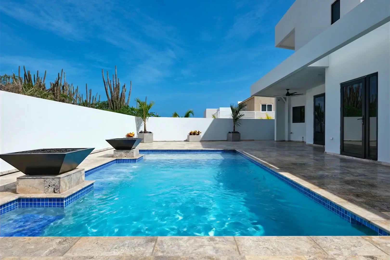 The finished pool terrace at Canto di Lama 44, Aruba