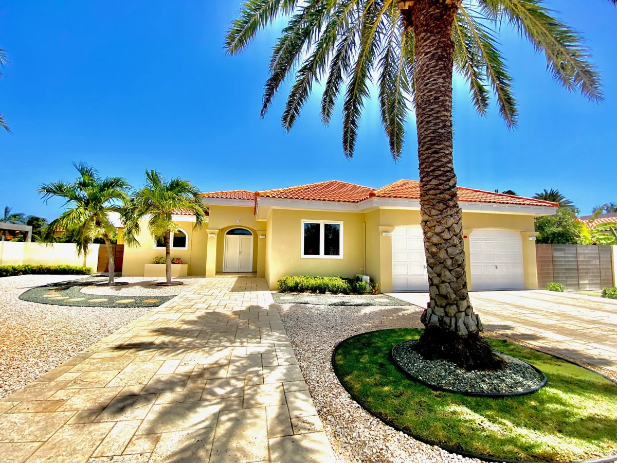 Malmokweg 32, Aruba — original listing photograph